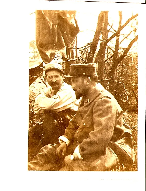 Deux soldats assis au pied d'un arbre, 1915